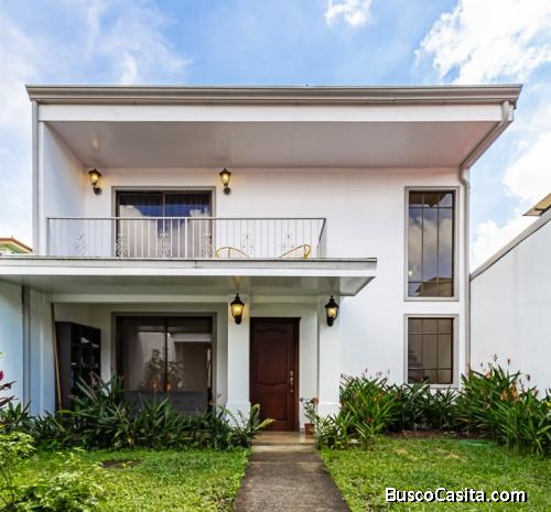 Hermosa Casa SE VENDE - Los Adobes, Alajuela.
