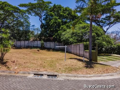 PRECIO BAJO - Se VENDE - Lote ESQUINERO en Condo, Alajuela