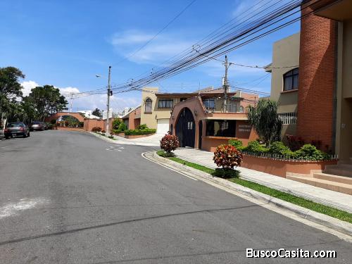 Venta de casa en Condominio ubicación Llorente de Tibás
