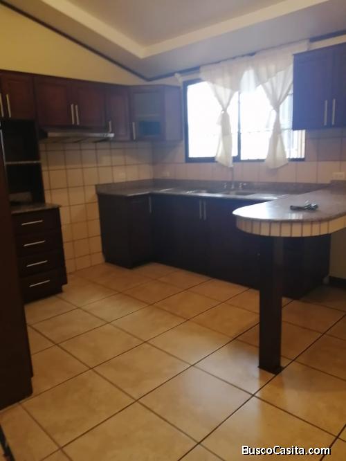 Se alquila casa en San Rafael Abajo de Desamparados
