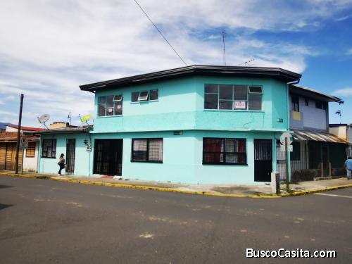 Se vende terreno con tres apartamentos en el Centro de San José