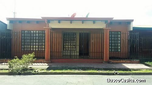 VENTA DE CASA con Terreno grande, SAN RAMON, ALAJUELA, centro Bo. Francisco J. Orlich