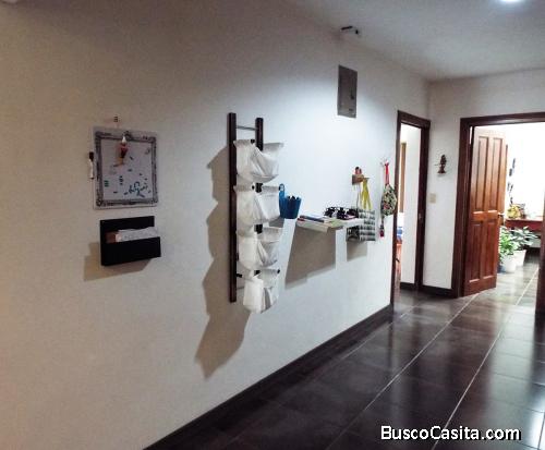 VENTA DE CASA, HEREDIA, SAN PABLO, VILLA ADOBE Ubicada muy cerca de la entrada principal,