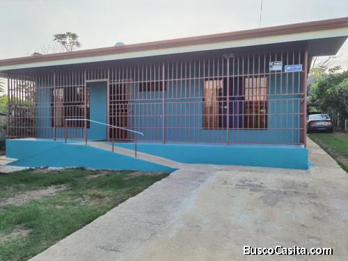 PRECIO REBAJADO - Venta de lote de 1.000 m2 con dos casas, una totalmente construida