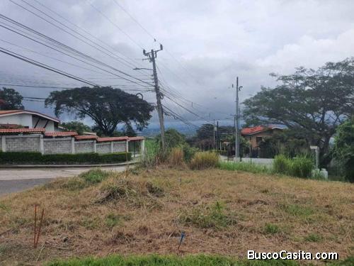Lote en residencial listo para construir.
