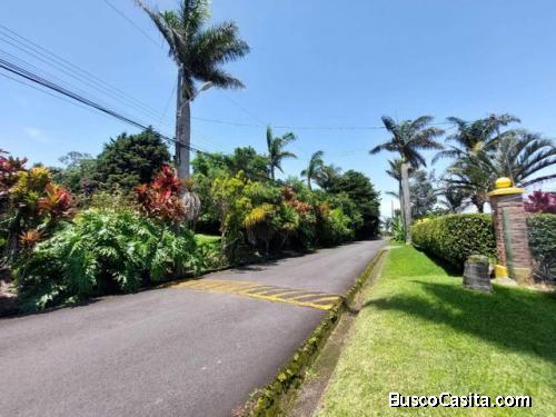 LOTE EN CONDOMINIO RESIDENCIAL.