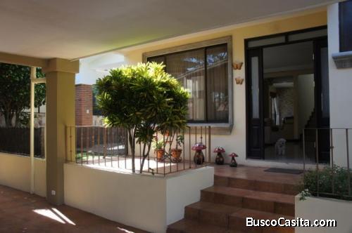 Bellisima Amplia y Acogedora Casa.