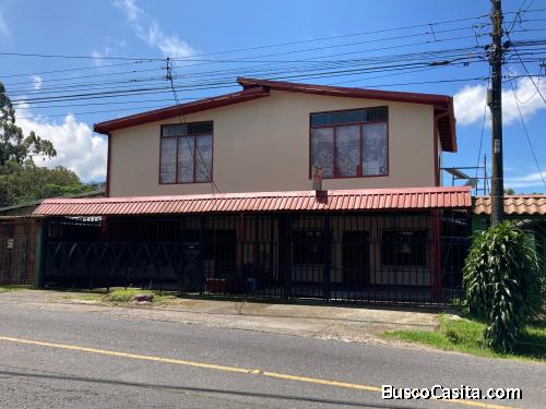 Se vende propiedad con tres casas