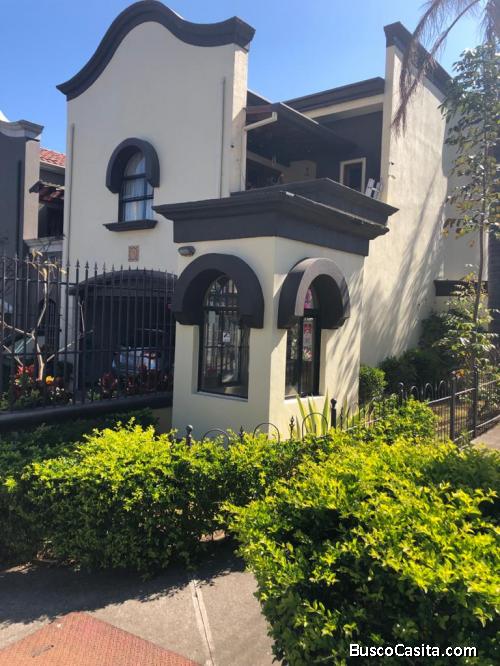 Se vende casa de $290.000 en Guachipelín, Escazú. 