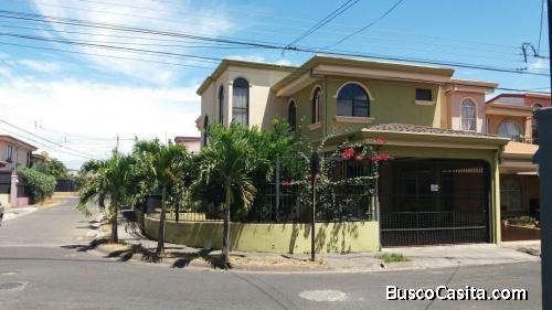 Casa en Residencial Esteban Barrio San José de Alajuela 