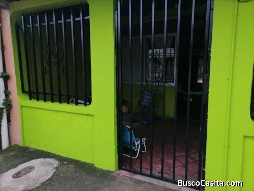 Lote con casa por arreglar en Carrizal de Puntarenas 