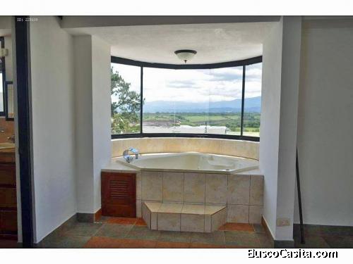 Casa Contemporánea de 300 m2 con Vistas Espectaculares, Brasil de Mora