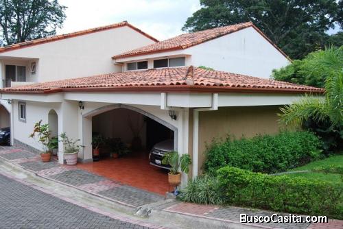 Hermosa Ysuper amplia casa en residencial!!A.L. 21-1143