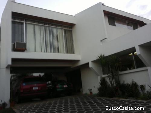 Espectacular casa en residencial A.L. 21-68