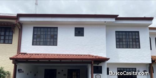 Hermosa Casa en Condominio 