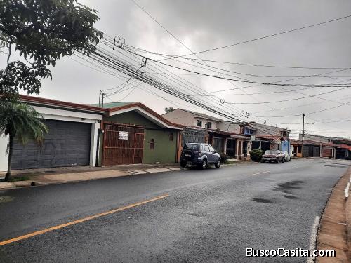 VENTA DE CASA EN HEREDIA CENTRO.  