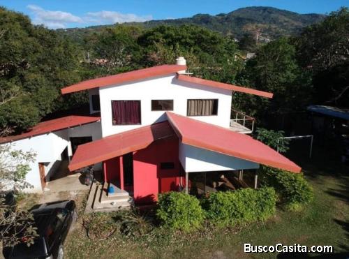 Majestuosa Casa en Venta en Ciudad Colón 