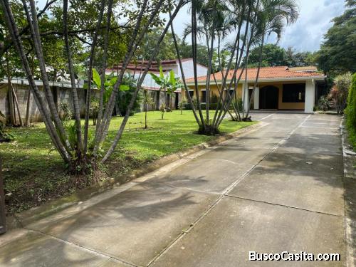 EXCELENTE OPORTUNIDAD - Se vende casa independiente e inigualable en Lindora, Santa Ana.