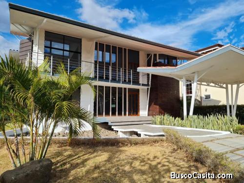 Extraordinaria Casa de Venta en Residencial/ Lindora-Santa Ana.