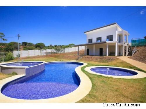 casa en muy buen precio en condominio con piscina y canchas 