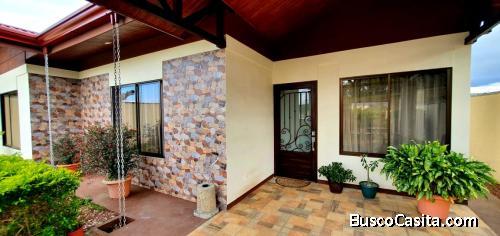 Casa con Hermosos Acabados Modernos en San Isidro de Grecia
