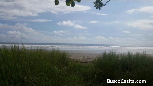 V#562 Lote en Venta primera fila en Playa Costa de Oro.