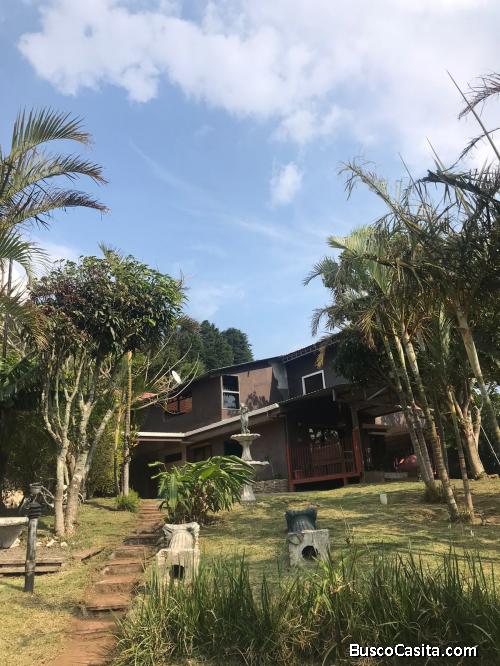 V#653 Casa en Venta en Los Robles, Naranjo / Alajuela. 