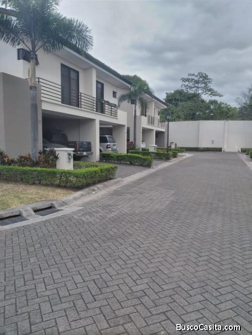 V#678 TOWNHOUSE CONDOMINIO PARQUES DEL SOL. BRASIL DE MORA
