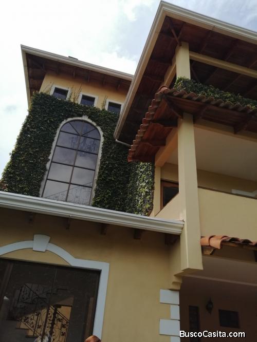 V#26 Casa con vista en venta en Curridabat
