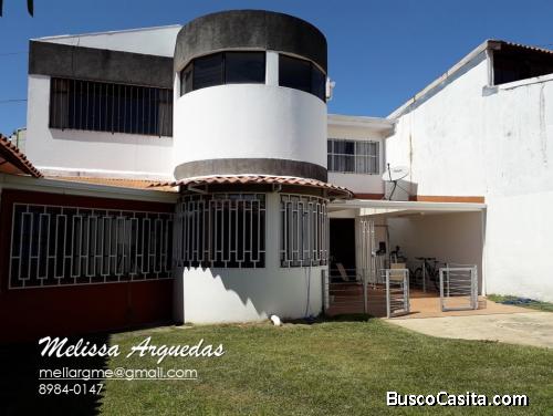 *OPORTUNIDAD – Se vende preciosa y espaciosa casa esquinera - Freses de Curridabat*
