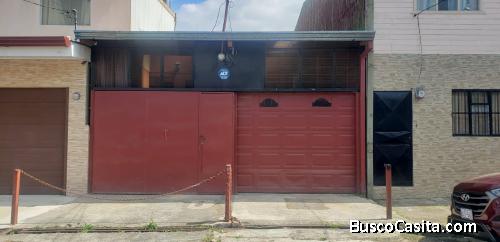 Casa con 2 cocheras