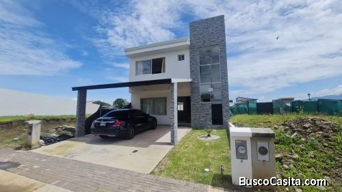 Se alquila casa en La Garita de Alajuela.