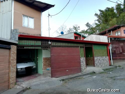 Casa con 3  apartamentos (oportunidad) 
