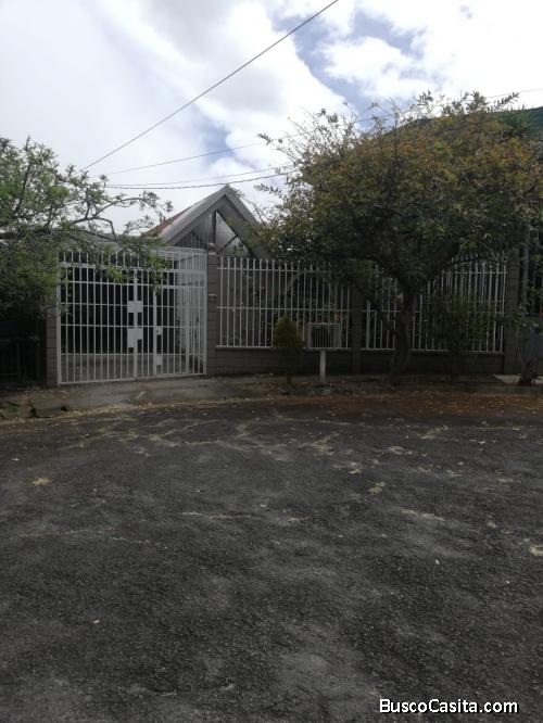 ALQUILO CASA CON 3 HABITACIONES