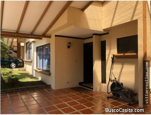 V#725 Céntrica casa en alquilerGuachipelín Escazú