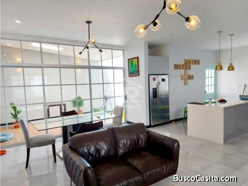Venta de Casa en Condominio Ubicada en Santa Ana
