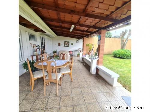Venta de Casa Residencial de UNA PLANTA en Mata Plátano
