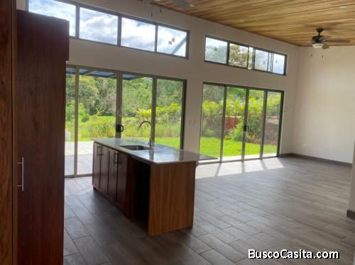 V#716  VENTA DE CASA EN OJOCHAL PUNTARENAS.