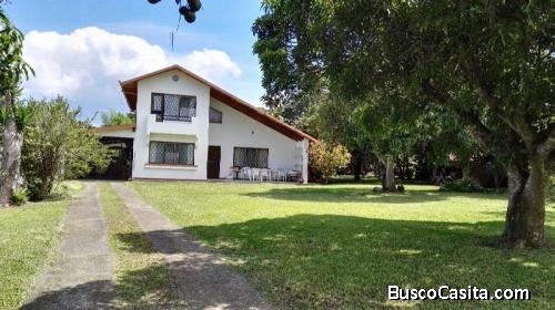Propiedad con casa, Los Angeles de Santo Domingo, 2, 173 mts2