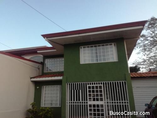 Casa en Residencial Loma Verde, Curridabat 350mts2