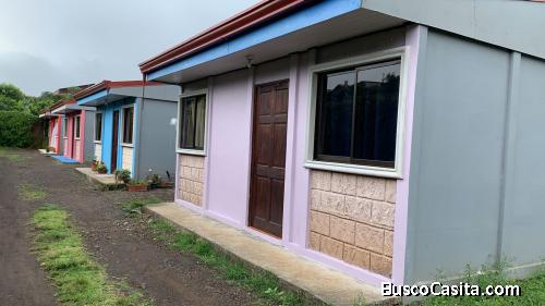 Propiedad con 4 casas prefabricadas, San Isidro de Heredia 1,350mts2
