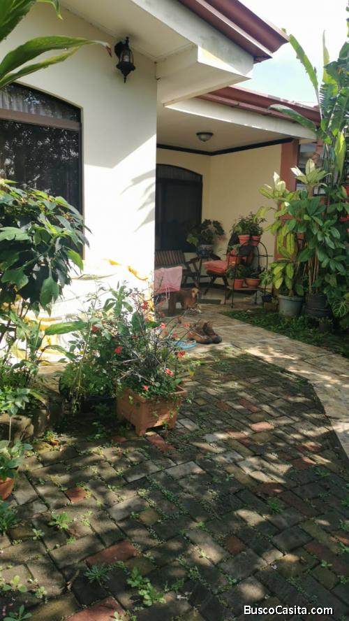 Hermosa Casa en Condominio en Palmares