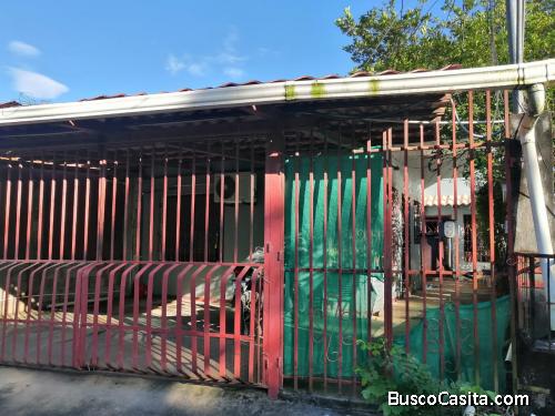 Se vende en Nocoya casa con dos apartamentos