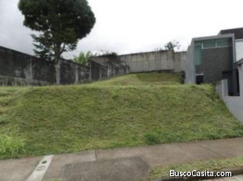 Lote en exclusivo condominio