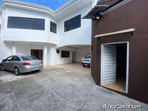 Venta hermosa casa en Residencial La Itaba, Ayarco Sur, Curridabat, San José