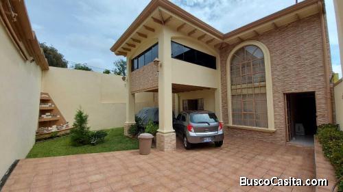 *Oportunidad* Casa de Lujo en Curridabat