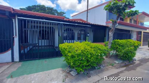 Se Alquila Casa En Canoas De Alajuela, Urb. Los Angeles, A Tan Solo 10mins Del Centro De Alajuela.