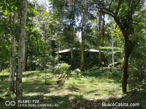Propiedad con casa en Cahuita 694 mtrs2