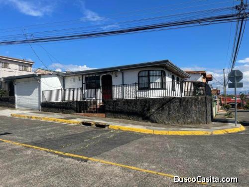BELLÍSIMA CASA Y APARTAMENTO EN SANTA LUCIA DE BARVA, HEREDIA.