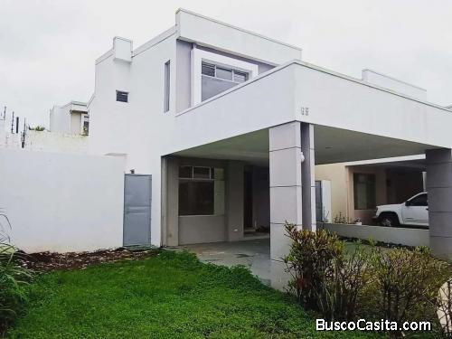 Venta de casa en condominio Interamericana Heredia
